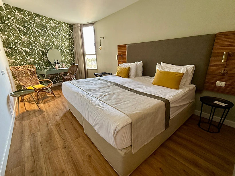 חדר סופריור במלון אואזיס ספא קלאב ים המלח