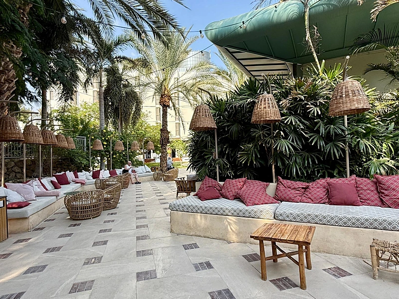 הגן במלון אואזיס ספא קלאב ים המלח