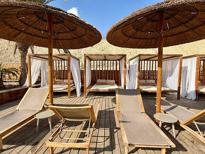 הגן במלון אואזיס ספא קלאב ים המלח