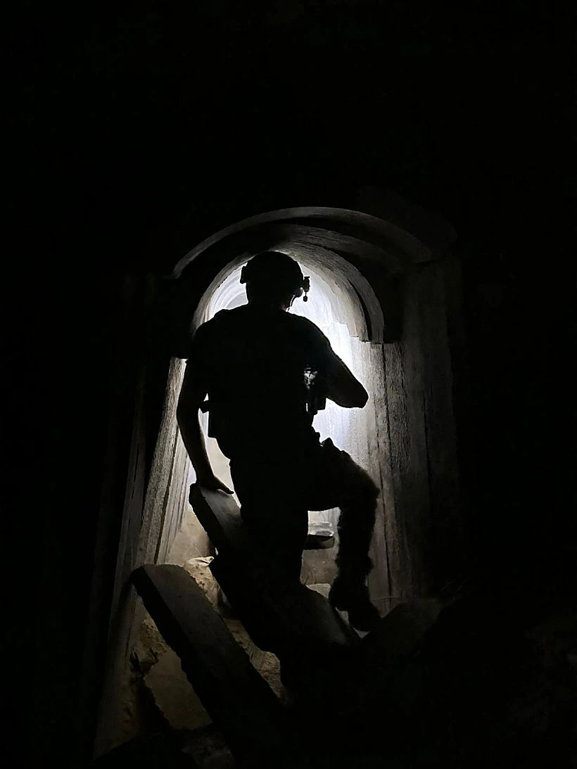 לוחמי יהל"ם במנהרה שבה הוחזק סגן הדר גולדין