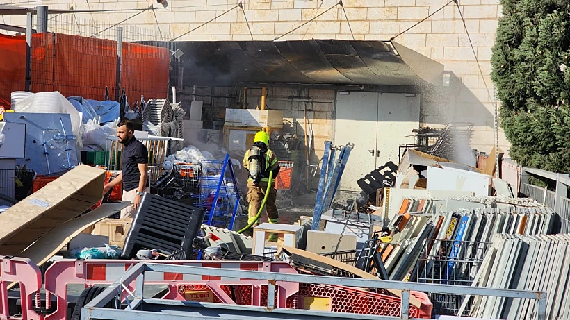זירת השריפה בקניון חיפה