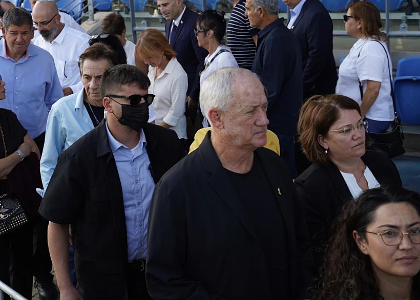 ח"כ בני גנץ בטקס האשכבה למרים פיירברג באצטדיון נתניה