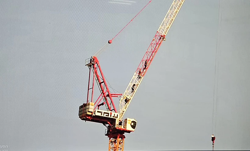 הנער שאותר על משקולת עגורן בירושלים