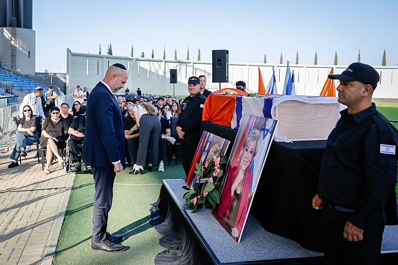 יו"ר הכנסת אמיר אוחנה בטקס האשכבה של מרים פיירברג בנתניה