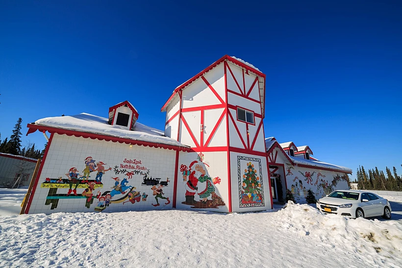 Mar,18,,fairbanks:,the,beautiful,santa,claus,house,on,mar