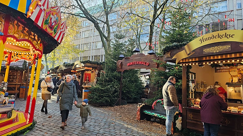 שוק כריסמס בכיכר Hauptmann-Platz בהמבורג