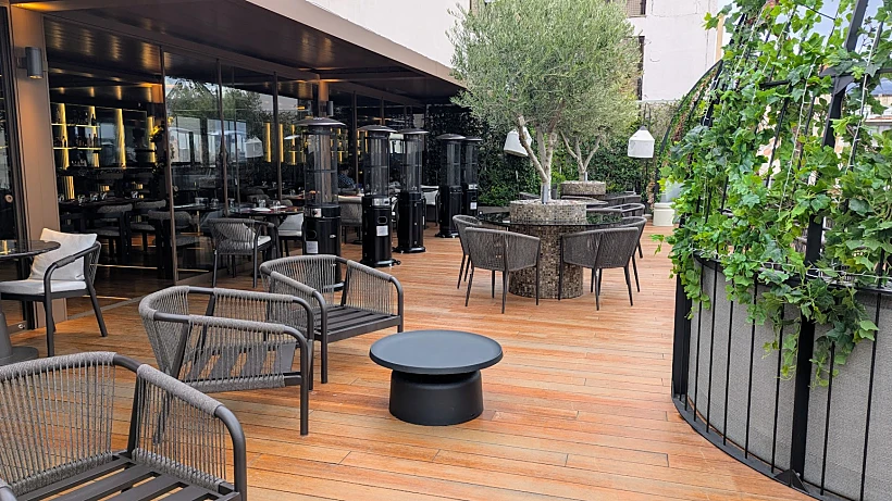 הרופטופ של מלון "Adia"