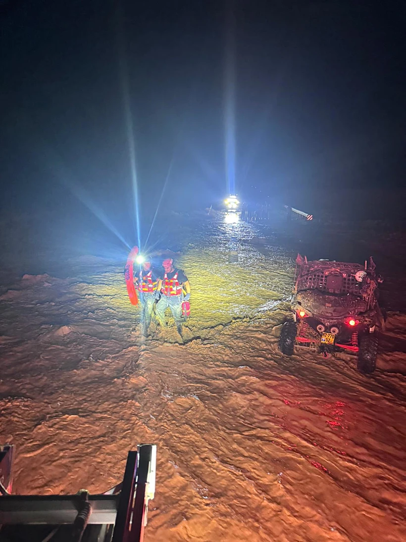 תיעוד מחילוצים בשיטפונות בדרום