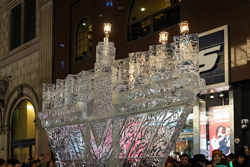 חנוכיית קרח בניו יורק