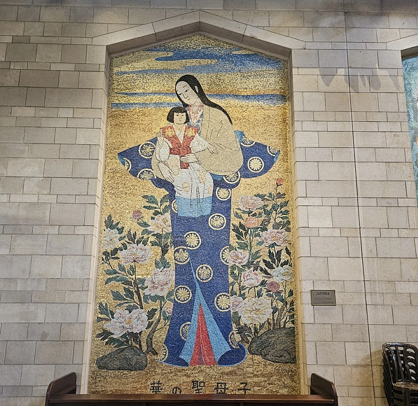 מרים וישו יפנים בכנסיית הבשורה בנצרת