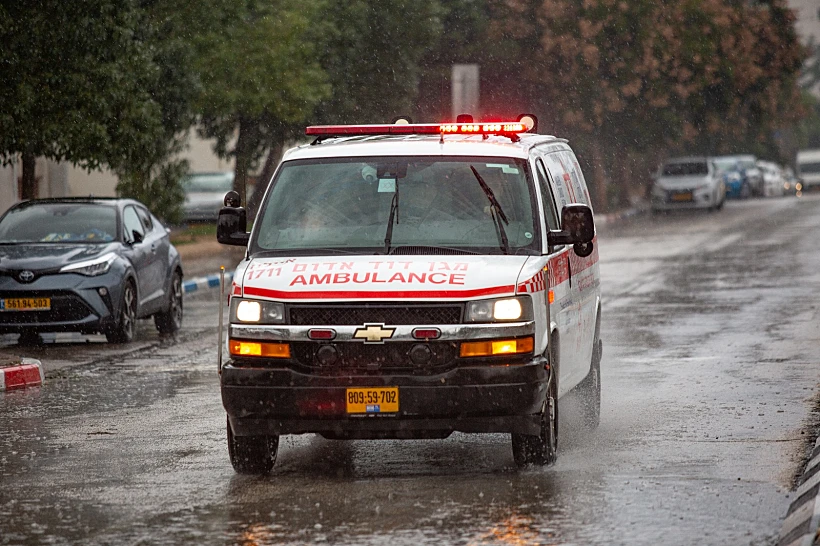 צוותי מד"א בשיטפון