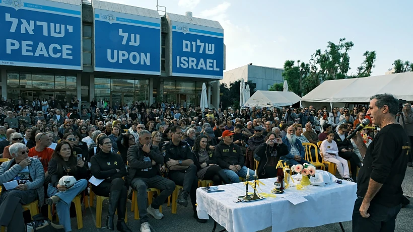 קבלת שבת בכיכר החטופים