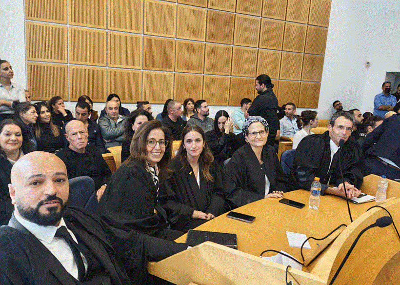 מימין לשמאל: עו"ד ארז פדן, פרקליט מחוז דרום ועורכי הדין רחל אלמקייס, מירית נוימן, סיגל הירש ומוחמד סולימאן מפרקליטות מחוז דרום שניהלו את התיק