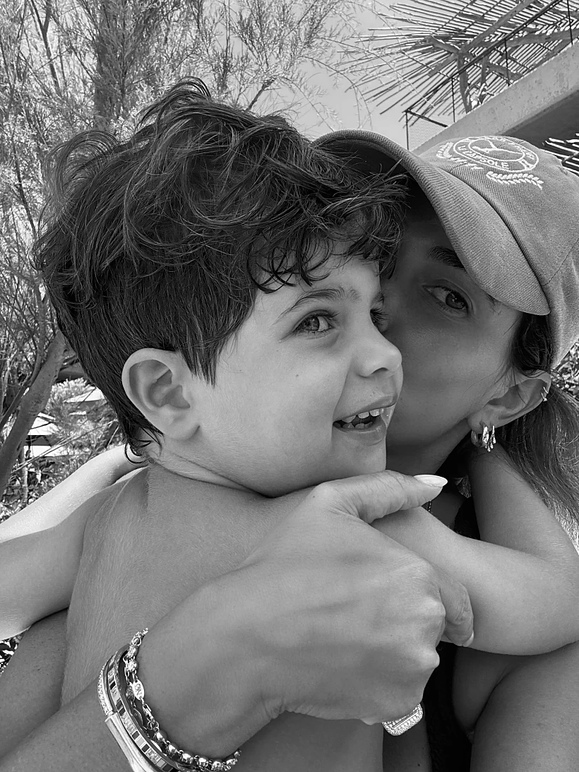 קורל סימנוביץ' ובנה דילן