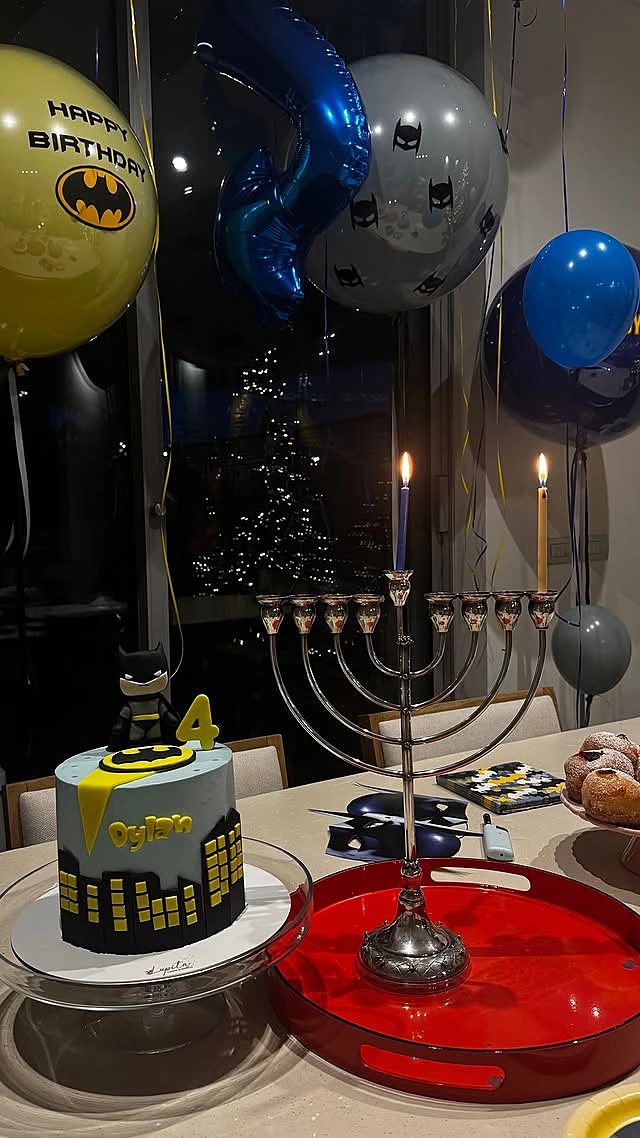 קורל סימנוביץ' ובנה דילן