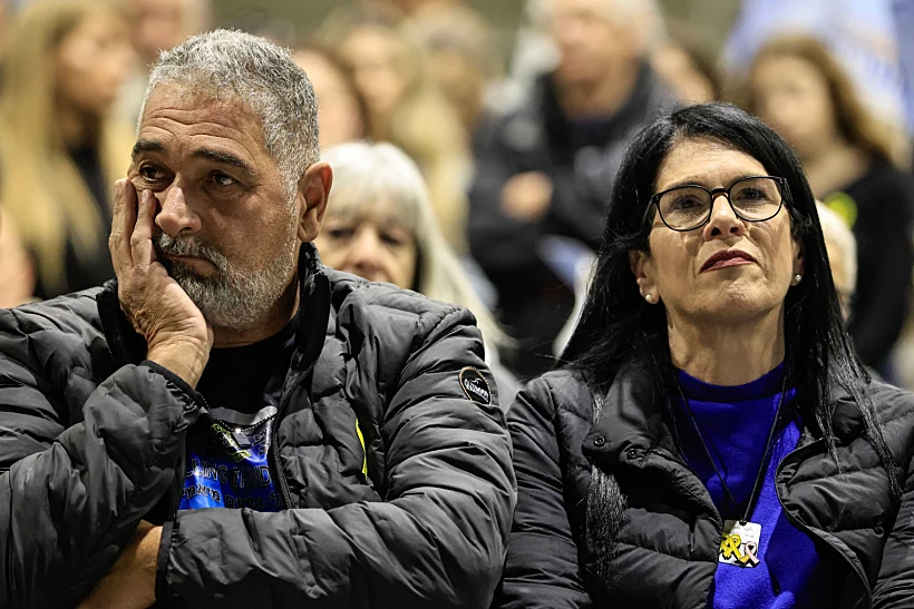 הוריו של רן גואילי בעצרת במיתר