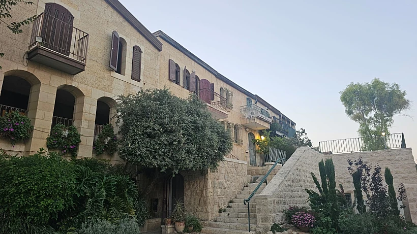 סמטה פוטוגנית בשכונת משכנות שאננים בירושלים