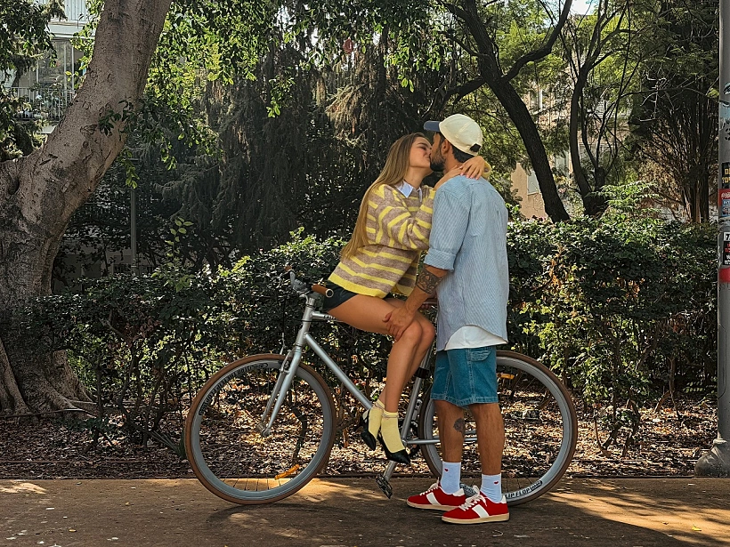 אמילי קופר ועידן גלפר בצילומים ל-Aldo