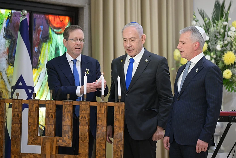 רה"מ נתניהו, הנשיא הרצוג וראש המוסד ברנע בטקס בבית הנשיא