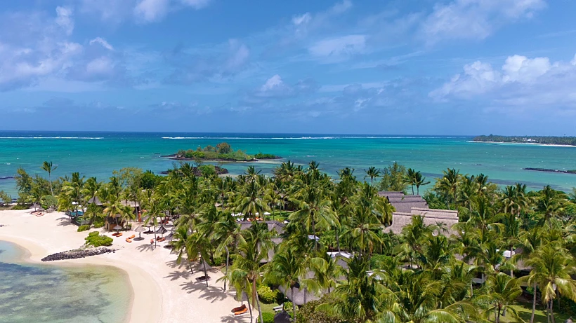 החוף של מלון "Constance Prince Maurice