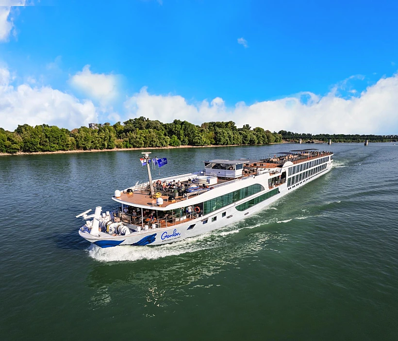 ספינת נהר של קבוצת גורדון תיירות
