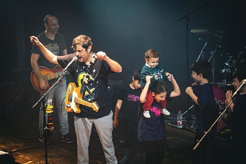 שייגעצ בהופעה בבארבי