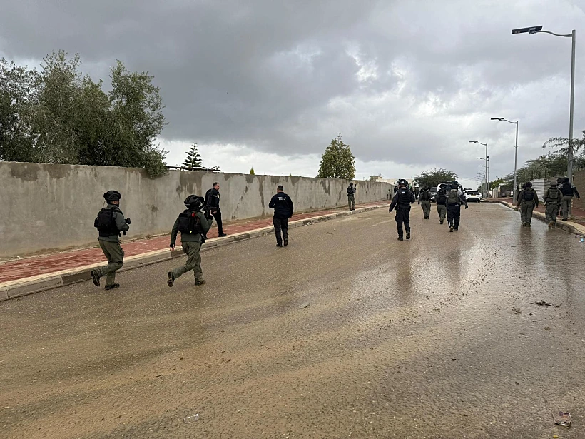 כוחות משטרה בכפר תראבין שבצפון הנגב