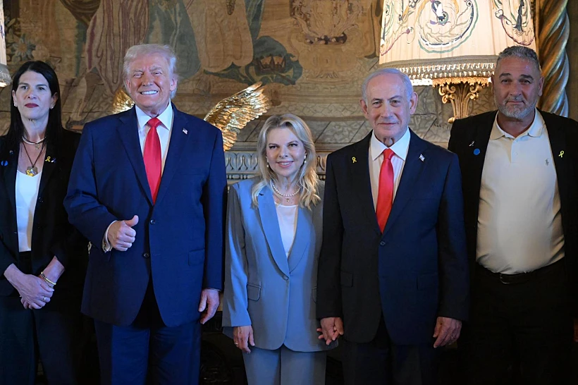 ראש הממשלה בנימין נתניהו ורעייתו שרה עם הנשיא טראמפ