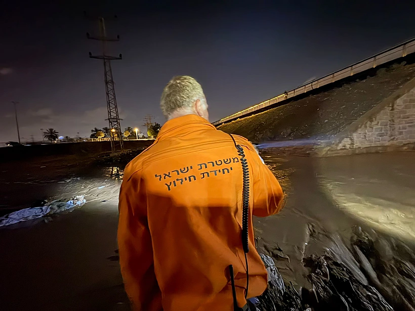 חיפושים אחר הנעדר שנסחף בנחל מיתר