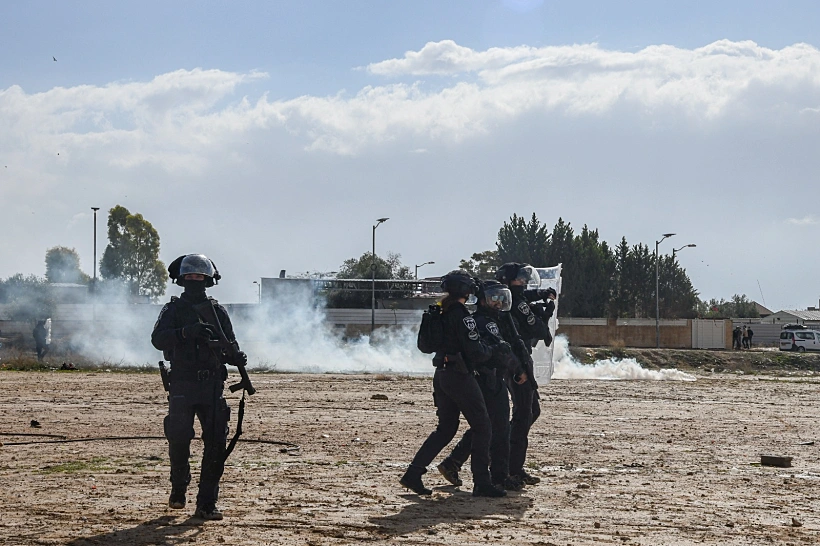 כוחות משטרה בפשיטה על תראבין שבנגב