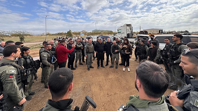 השר בן גביר עם כוחות המשטרה בתראבין