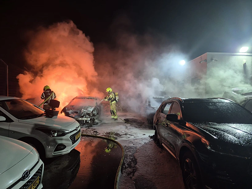 רכבים שעלו באש בלהבים