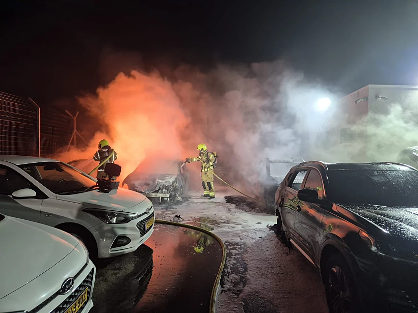 רכבים שעלו באש בלהבים
