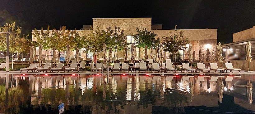 בריכה מלון איילה באיילת השחר