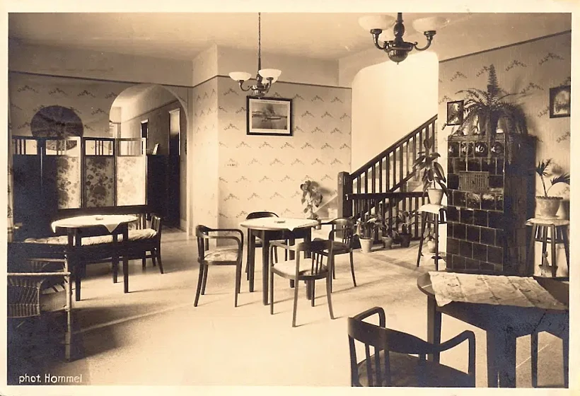 לובי מלון קולוני (מלון אפינגר) בתקופת הטמפלרים