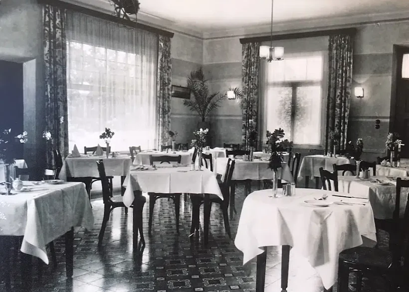 חדר האוכל של מלון אפינגר (מלון קולוני כיום) בתקופת הטמפלרים
