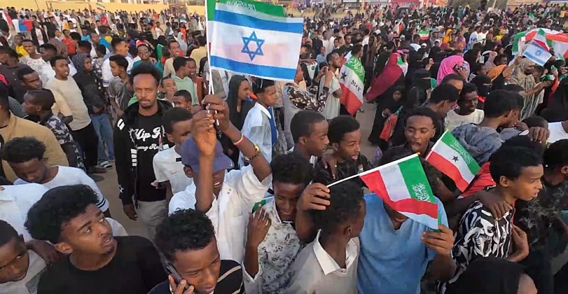 מניפים את דגל ישראל בסומלילנד