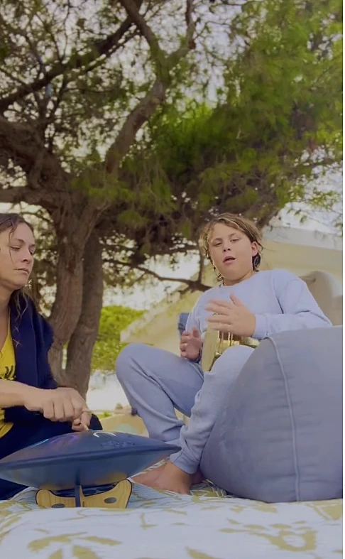 קרן פלס ובנה אורי