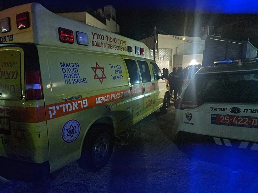 ניידת משטרה ואמבולנס בנצרת