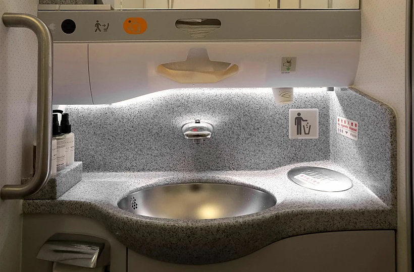 שירותים במטוס טיוואני