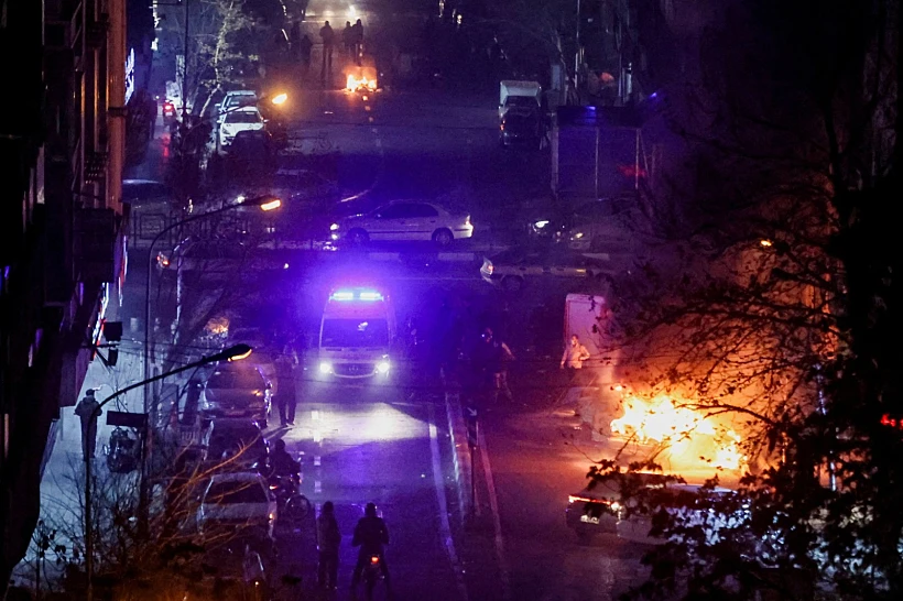 עימותים בין מפגינים לכוחות הביטחון בהפגנות בטהרן