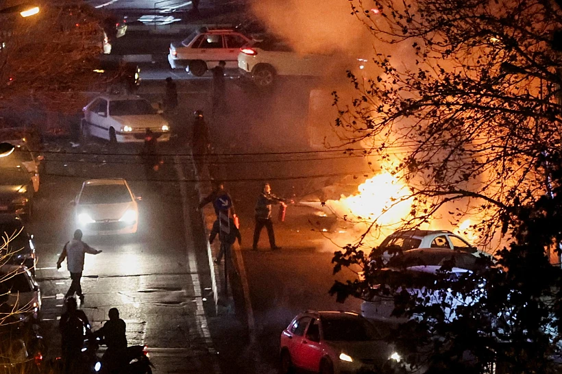 עימותים בין מפגינים לכוחות הביטחון בהפגנות בטהרן