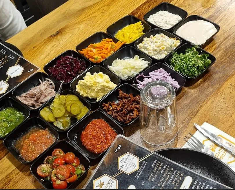 פלטת הסלטים המפנקת של "שיפרה וג'מיל"