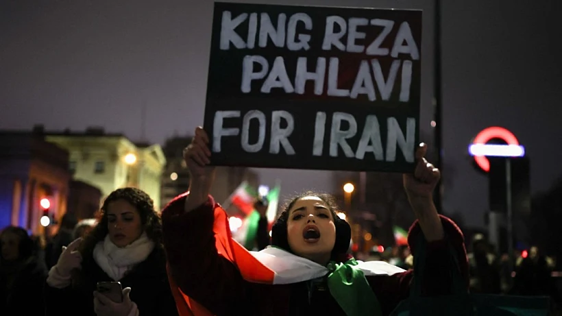 מפגינים בלונדון בתמיכה בעם האיראני