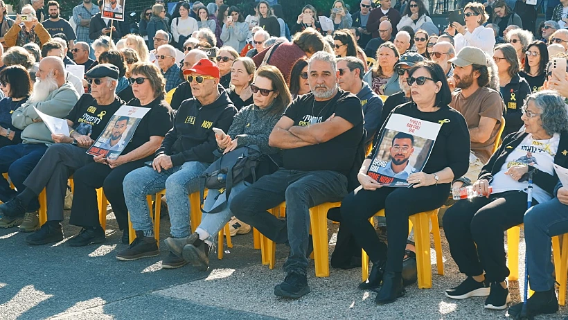 קבלת שבת בכיכר החטופים