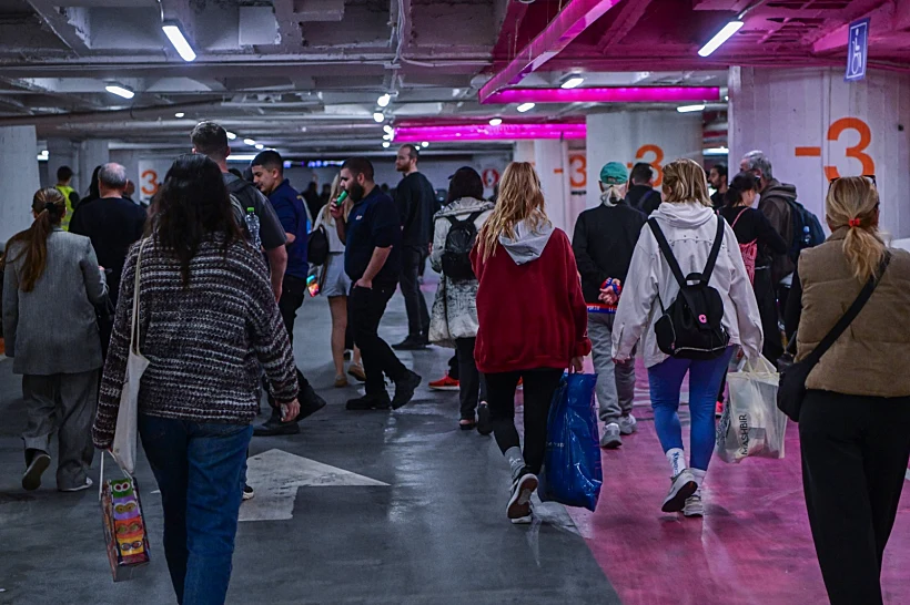 ישראלים במרחב המוגן בתל אביב