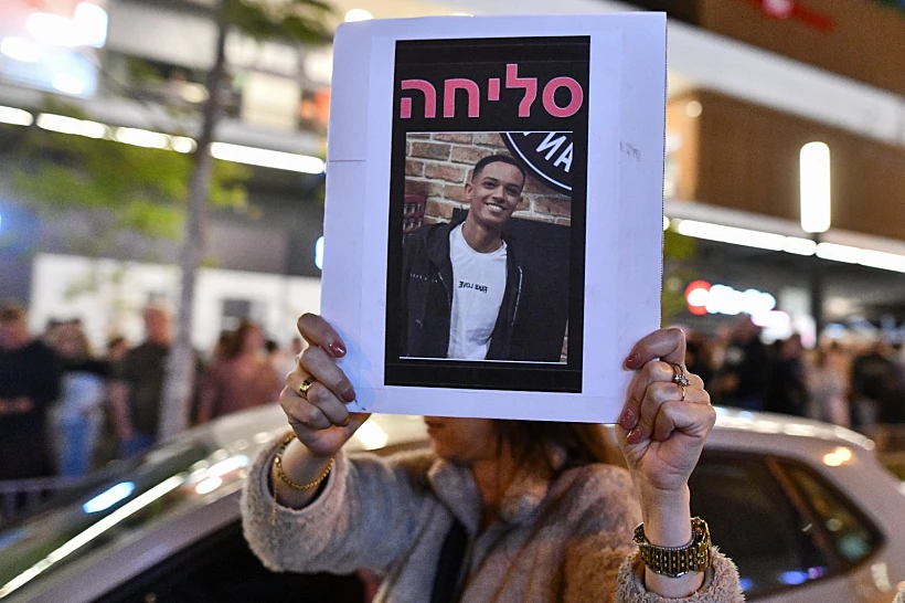 אזרחים בפיצרייה בה נרצח ימנו בנימין זלקה בערב יום העצמאות בפתח תקווה