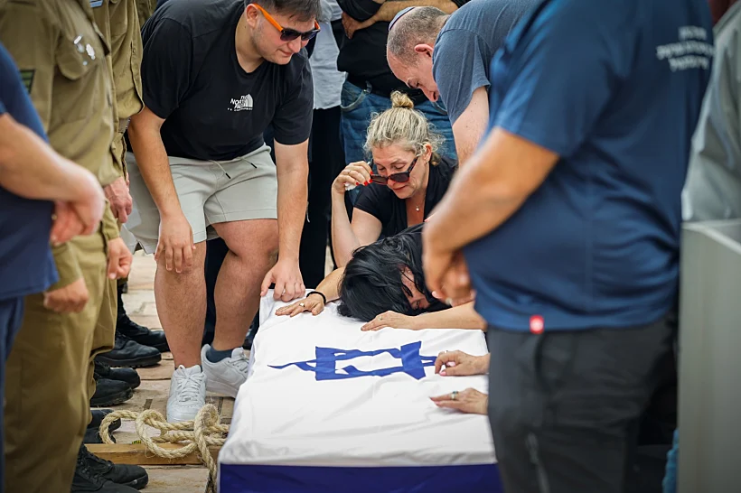 הלווייתה של סמל רותם ינאי בגבעת עדה