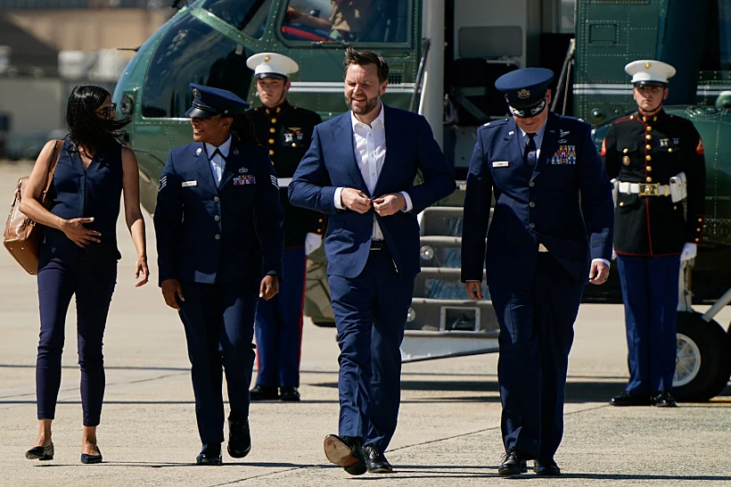 סגן נשיא ארה"ב ג'יי.די. ואנס בדרך לשיחות בשווייץ