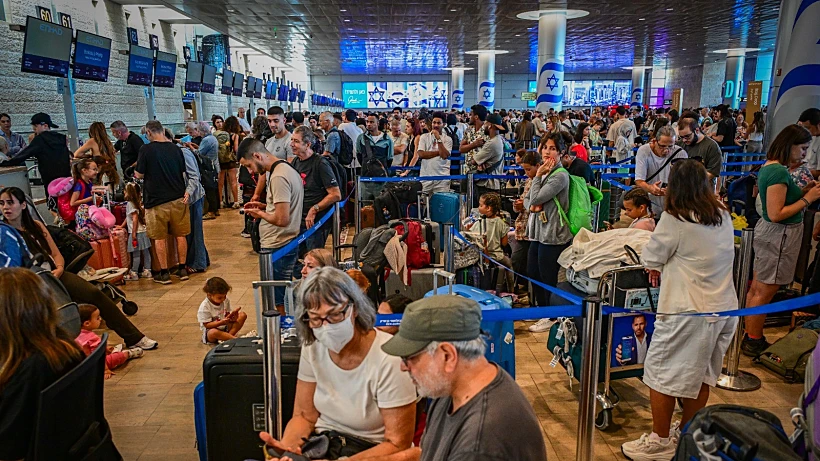 רבבות בתורי ענק בנתב"ג